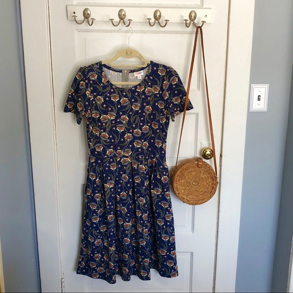 LuLaRoe Dresses & Skirts - Lularoe M Amelia Floral Dress